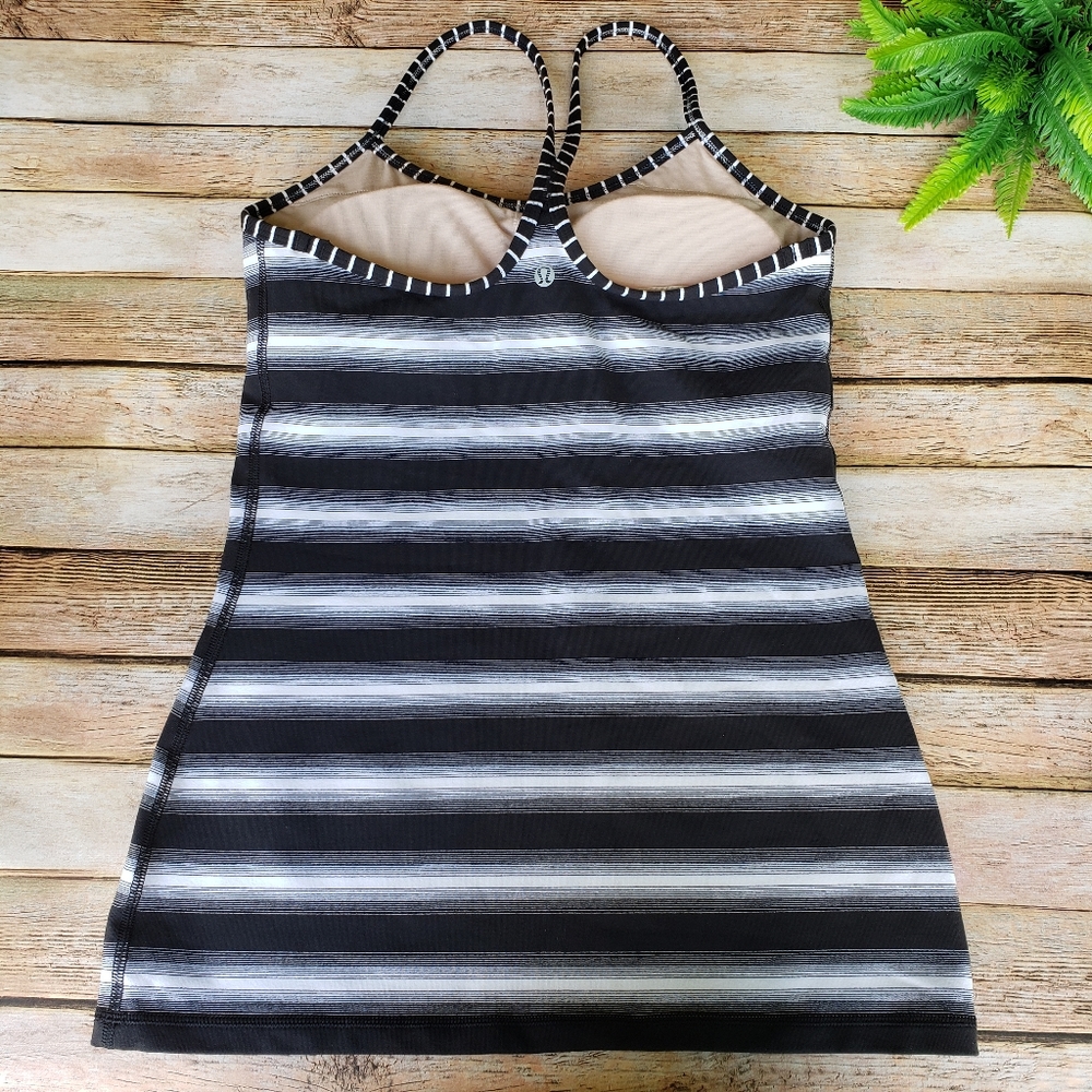 Lululemon Power Y Tank Color Black & White - Picture 5 of 12